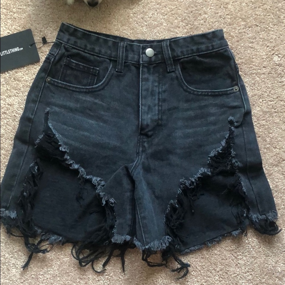 Pretty little thing jean shorts 💕